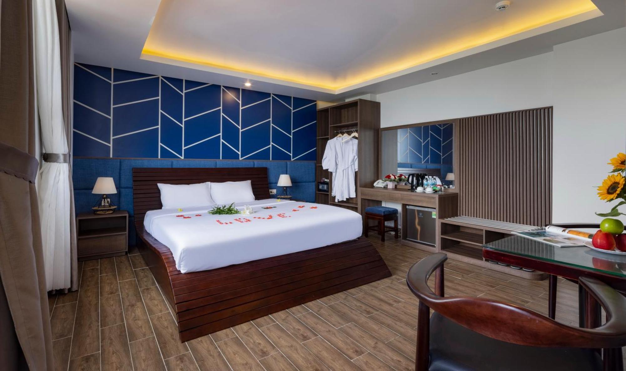 Azura Gold & Khách sạn 4*