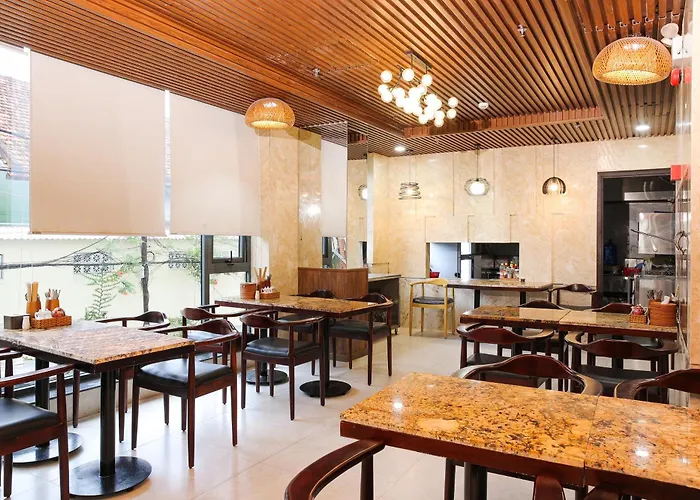Azura Gold Hotel & Apartment