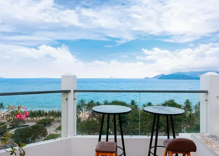 Azura Gold Hotel & Apartment
