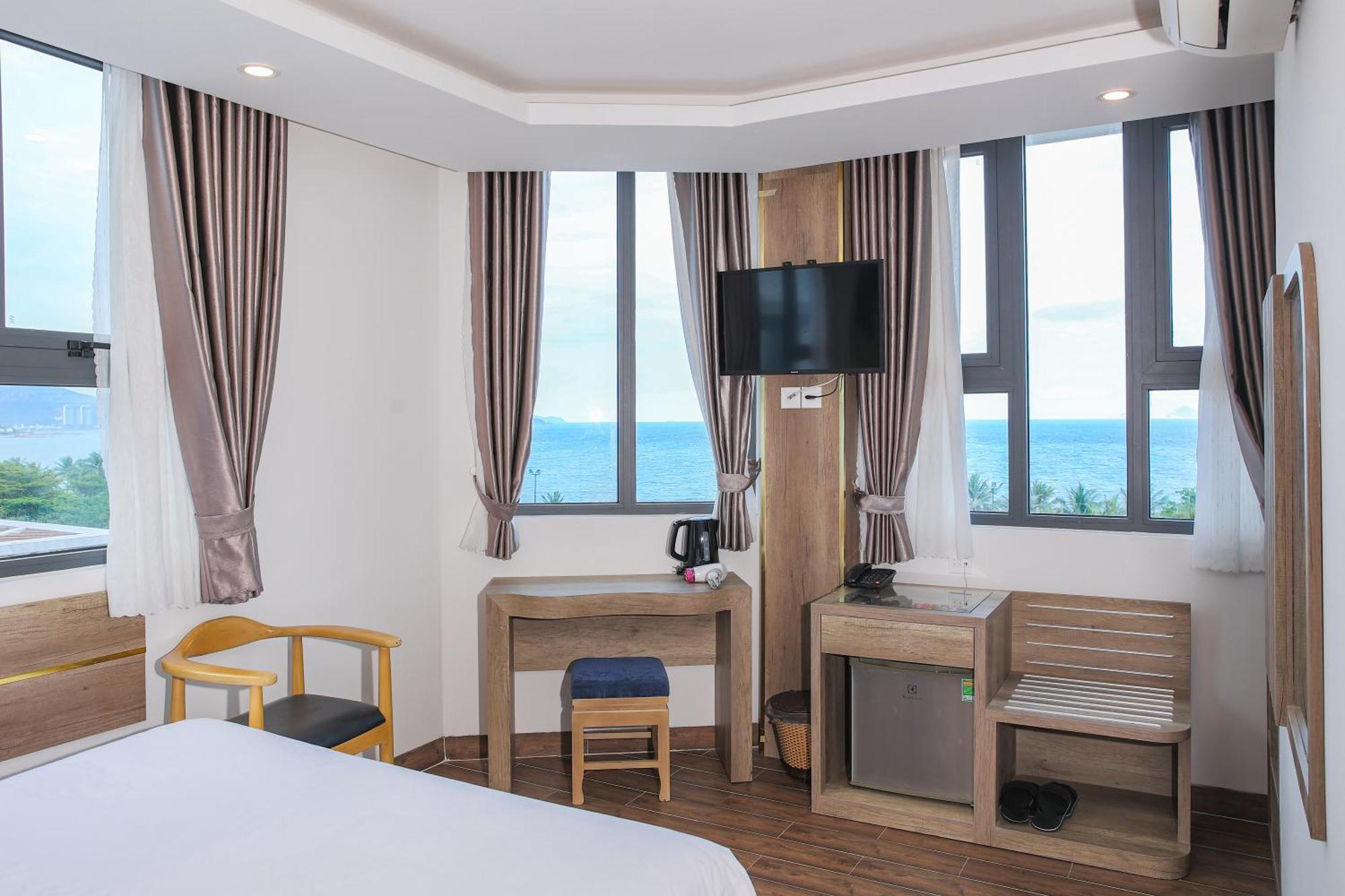 Azura Gold & Отель 4*