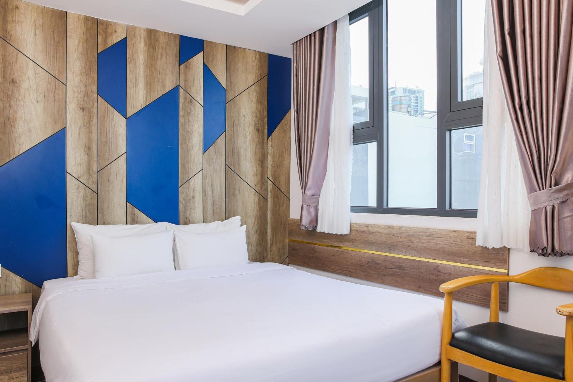 Отель Azura Gold & 4*